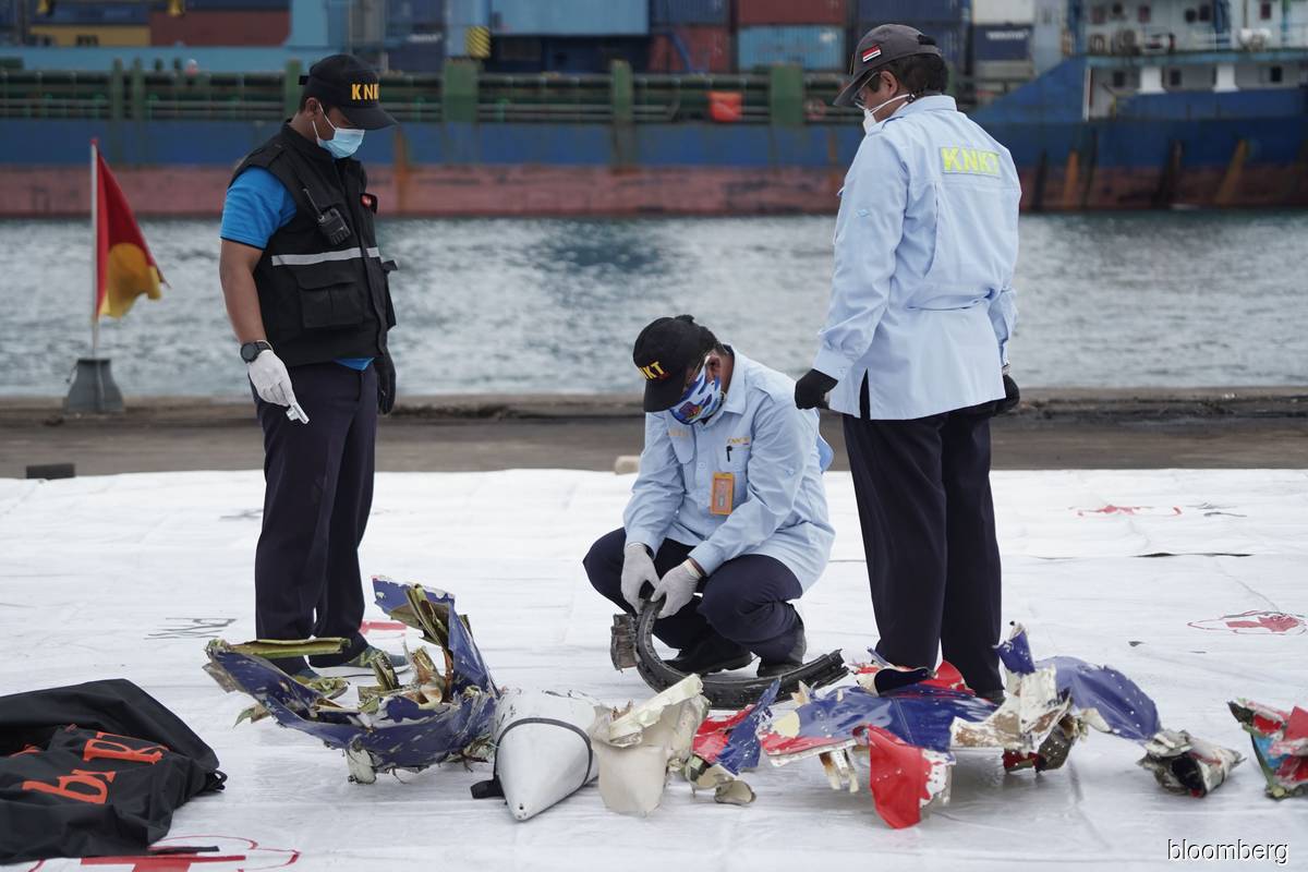 Search intensifies for black box of doomed Sriwijaya Air flight